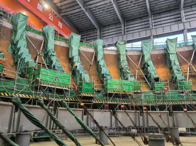 中核二二成功實(shí)現(xiàn)行業(yè)首次CV鋼制安全殼底封頭自動(dòng)氣保焊工藝應(yīng)用